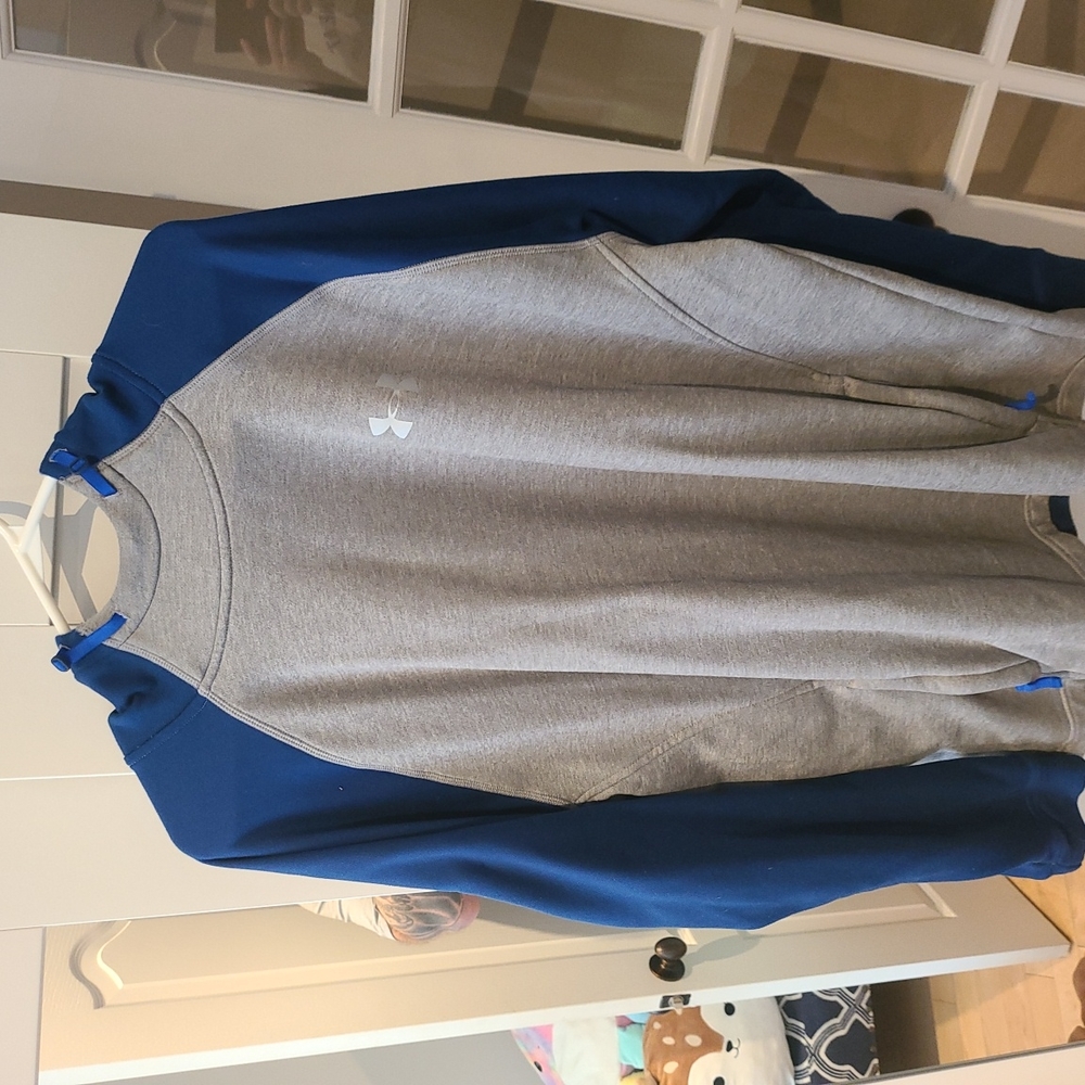 XL under Armour sweater